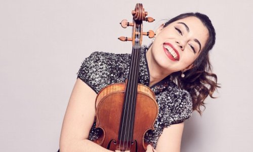 Sara Ferrández toca Bach a la viola en el Festival Bal y Gay
