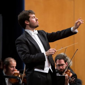 José Luis López Antón dirige a la Orquesta de RTVE en el 30 anviersario del "Concierto de las velas" de Pedraza