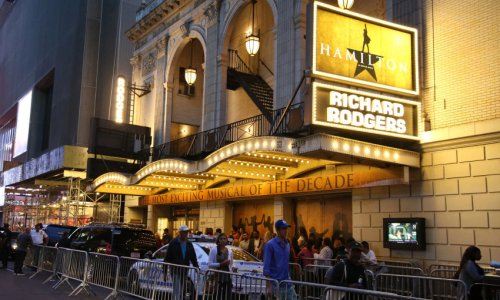 El acuerdo entre productores y empleados evita una huelga en Broadway que pararía casi 50 espectáculos