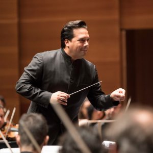Robert Treviño dirige la "Octava sinfonía" de Mahler en la Quincena de San Sebastián, con las entradas agotadas