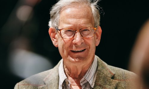 John Eliot Gardiner suspende toda su agenda hasta finales de 2023, tras el incidente violento que protagonizó