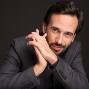 Iván Martín toca y dirige los dos conciertos para piano de Chopin con la Sinfónica de Galicia