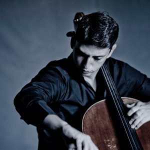 Narek Hakhnazaryan interpreta el "Concierto para violonchelo" de Dvorák con la OBC