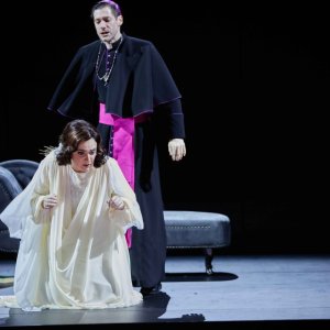 Marisa Manchado estrena su ópera "La Regenta" en las Naves del Matadero de Madrid