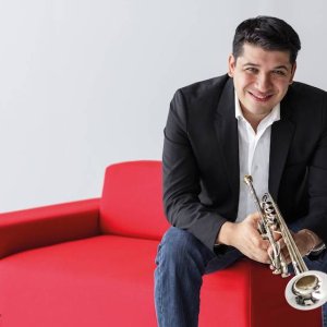 Pacho Flores toca conciertos para trompeta de Márquez y Arutunian con la Filarmónica de Gran Canaria