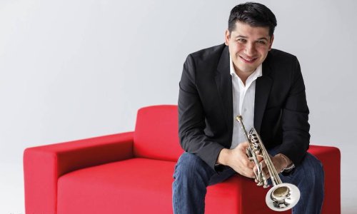 Pacho Flores toca conciertos para trompeta de Márquez y Arutunian con la Filarmónica de Gran Canaria