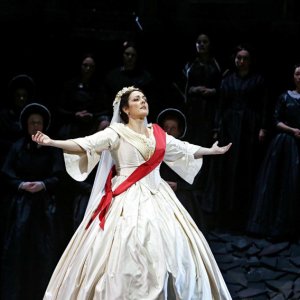 Yolanda Auyanet rinde homenaje a Maria Callas cantando "Norma" en el Maestranza de Sevilla