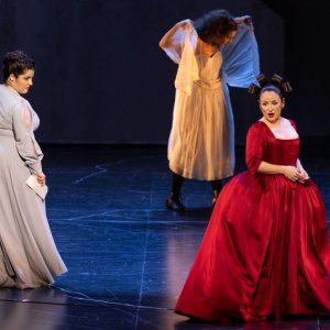 Carol García y Ruth Iniesta brillan cantando "Pan y toros" en Les Arts de València