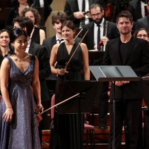 La violinista Soyoung Yoon y el director Krszystof Urbański debutan con la Franz Schubert Filharmonia