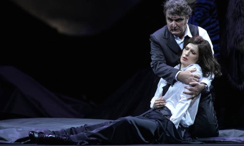 Miguel del Arco escenifica 'Rigoletto' en el Teatro Real, con las voces de Ludovic Tézier, Adela Zaharia y Javier Camarena