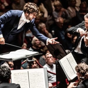 Lorenzo Viotti dirige obras de Schönberg y Verdi con la Orquesta Filarmónica de los Países Bajos