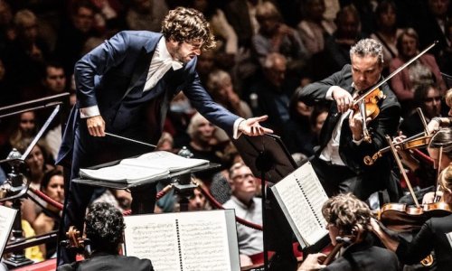 Lorenzo Viotti dirige obras de Schönberg y Verdi con la Orquesta Filarmónica de los Países Bajos