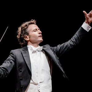 Gustavo Gimeno dirige la Tercera de Mahler al frente de la Orquesta Sinfónica de Madrid