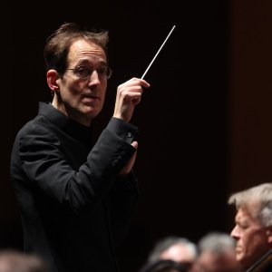 Pablo González dirige obras de Shostakovich y Dvorák con la Sinfónica de Navarra, con Alban Gerhardt al violonchelo