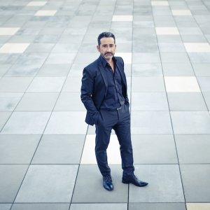 Enric Martínez-Castignani: “Todo cantante debería tener un plan B más allá del canto”