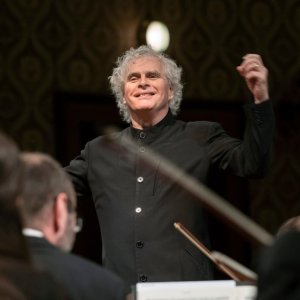 Simon Rattle, nuevo principal director invitado de la Filarmónica Checa