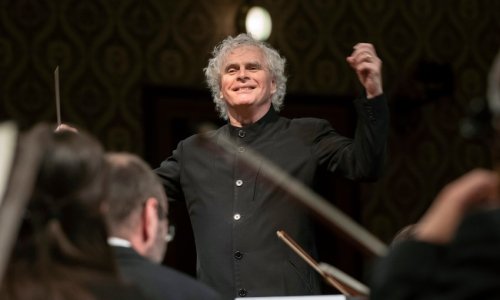 Simon Rattle, nuevo principal director invitado de la Filarmónica Checa