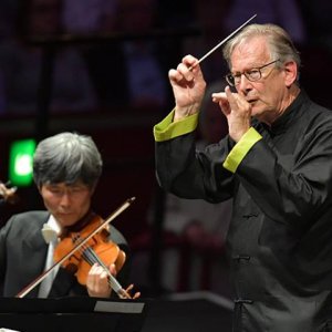 John Eliot Gardiner pospone su vuelta a los podios tras agredir a un cantante el verano pasado