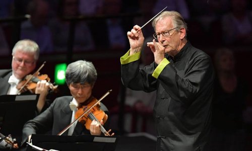 John Eliot Gardiner pospone su vuelta a los podios tras agredir a un cantante el verano pasado