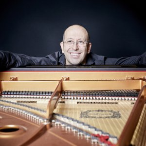 Alberto Rosado inaugura la programación del Salón del Ateneo en 2024, con un concierto dedicado al piano húngaro