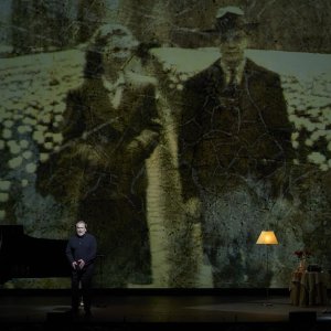 Joan Fontcuberta presenta en el Liceu su visión del 'Winterreise' de Schubert, con la voz de Michael Volle