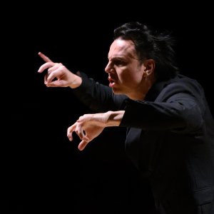Teodor Currentzis dirige el 'Requiem' de Mozart en La Filarmónica, en Madrid, al frente de musicAeterna