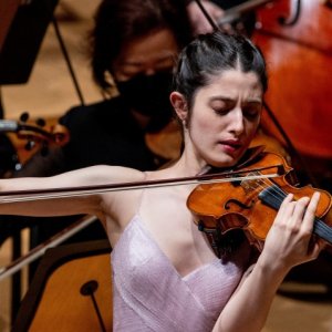 María Dueñas toca Bruch con Kent Nagano y la Filarmónica de Dresde