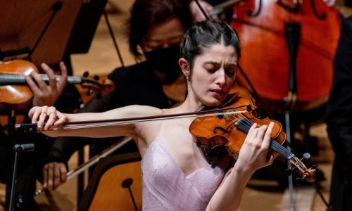 María Dueñas toca Bruch con Kent Nagano y la Filarmónica de Dresde