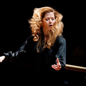 Barbara Hannigan dirige Haydn, Copland y Offenbach con la Accademia Nazionale di Santa Cecilia