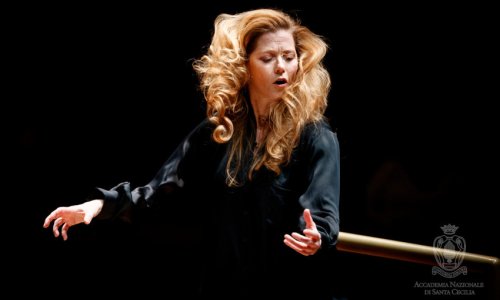 Barbara Hannigan dirige Haydn, Copland y Offenbach con la Accademia Nazionale di Santa Cecilia