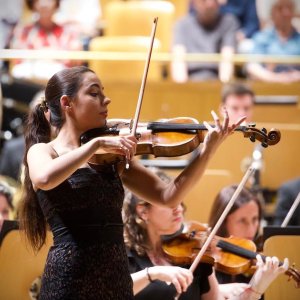 Kazuki Yamada debuta al frente de la Orquesta Nacional de España, con Sara Ferrández como solista