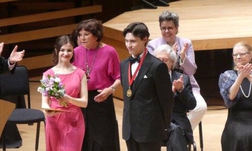 El canadiense Jaeden Izik-Dzurko gana el Concurso de piano de Montréal
