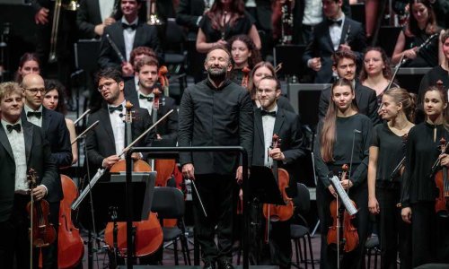 Kirill Petrenko dirige la Quinta sinfonía de Bruckner en Ravenna, al frente de la Joven Orquesta Gustav Mahler