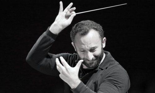 Kirill Petrenko dirige la Quinta de Bruckner en San Sebastián, con la Joven Orquesta Gustav Mahler