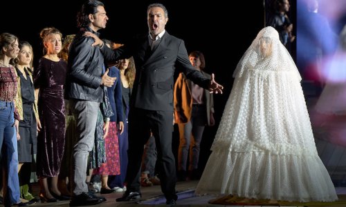 Sergio Alapont dirige 'Nabucco' en Sevilla, con las voces de Juan Jesús Rodríguez, María José Siri y Simón Orfila, en propuesta escénica de Christiane Jatahy