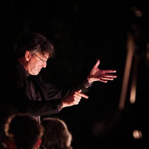 José María Sánchez-Verdú dirige su 'Nosferatu' al frente de la OCG en el Festival de Granada