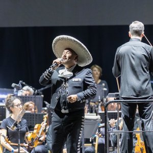 Javier Camarena y la ORCAM ponen el broche a las Noches del Botánico