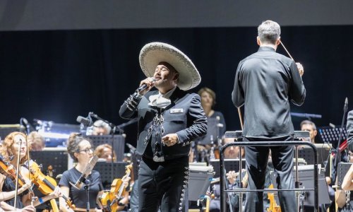 Javier Camarena y la ORCAM ponen el broche a las Noches del Botánico