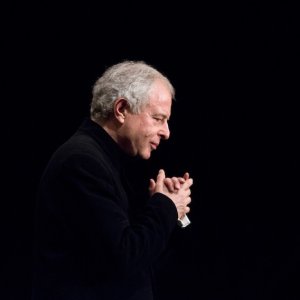 András Schiff cancela su agenda al romperse una pierna