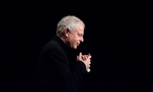 András Schiff cancela su agenda al romperse una pierna