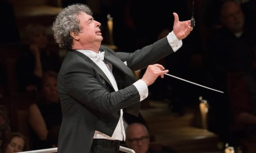Semyon Bychkov cancela su agenda más inmediata para someterse a una operación de espalda