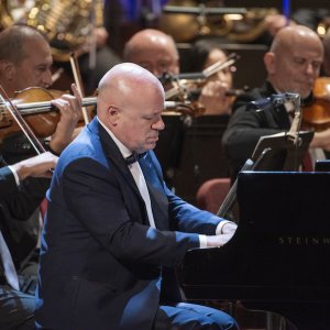 Xavier Puig y Albert Guinovart con la Simfònica del Vallés en el Palau de la Música