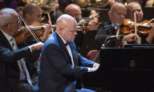 Xavier Puig y Albert Guinovart con la Simfònica del Vallés en el Palau de la Música