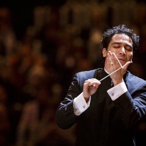 Andrés Orozco-Estrada se une a la Orquesta y Coro Nacionales de España con músicas de Berlioz y Mendelssohn