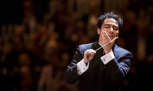 Andrés Orozco-Estrada se une a la Orquesta y Coro Nacionales de España con músicas de Berlioz y Mendelssohn