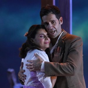 La "Marina" de Arrieta imaginada por Bárbara Lluch abre temporada en la Zarzuela