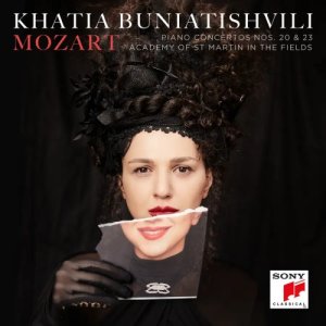 Kathia Buniatishvili toca Mozart al piano junto a la Academy of St. Martin in the Fields