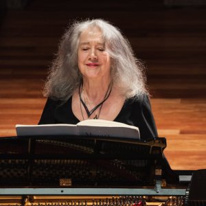 Martha Argerich toca Saint-Saëns y Debussy con la Orquesta de València