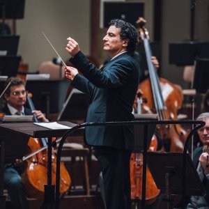 Alain Altinoglu dirige obras de Hartl, Jolivet y Berlioz al frente de la Filarmónica de Viena