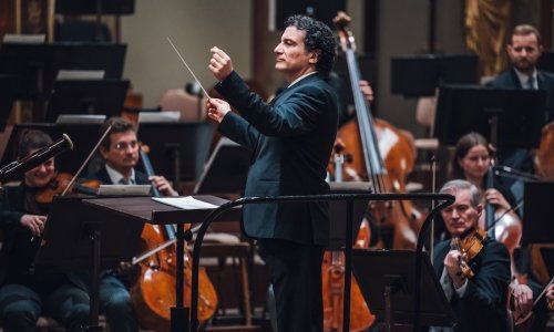 Alain Altinoglu dirige obras de Hartl, Jolivet y Berlioz al frente de la Filarmónica de Viena